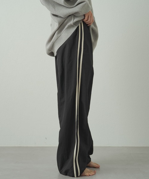 earthy(アーシー)の「【earthy_】ナイロンラインパンツ(その他パンツ・レディース・ブラック/ベージュ・SMALL/MEDIUM)」の11枚目の写真