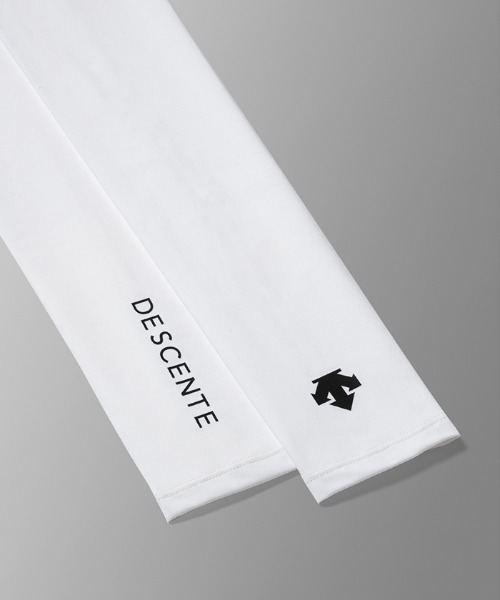 DESCENTE GOLF（デサントゴルフ）の「クーリングアームカバー UVケア  ゴルフウエア メンズ（アームカバー・メンズ・ホワイト/ブラック・F）」の4枚目の写真
