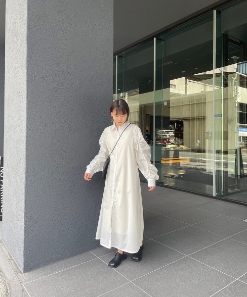 lawgy(ラウジー)の「gather sleeve shirt op(ワンピース・レディース・ホワイト/ブラック・FREE)」の4枚目の写真