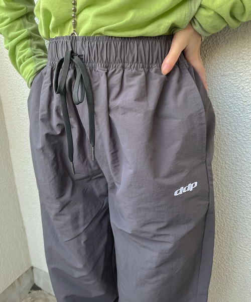 ddp（ディーディーピー）の「【 ddp / ディーディーピー 】 ナイロントレーニングパンツ NYLON TRANING PANTS A5306-153AA02 MNF（その他パンツ・レディース・グレー/ネイビー/ブルー・MEDIUM/LARGE）」の5枚目の写真