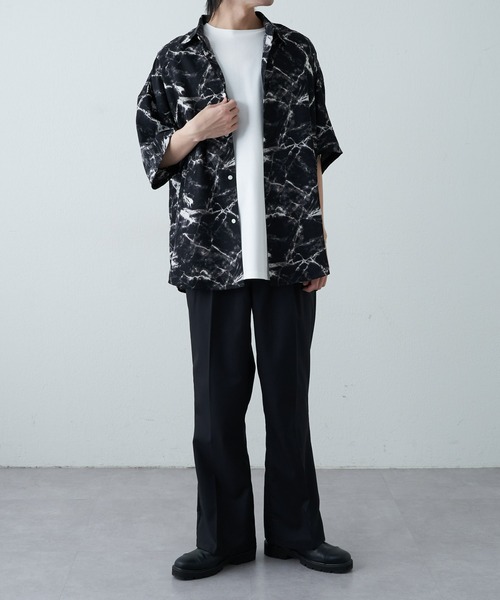 COLONY 2139（コロニートゥーワンスリーナイン）の「クラッキング柄