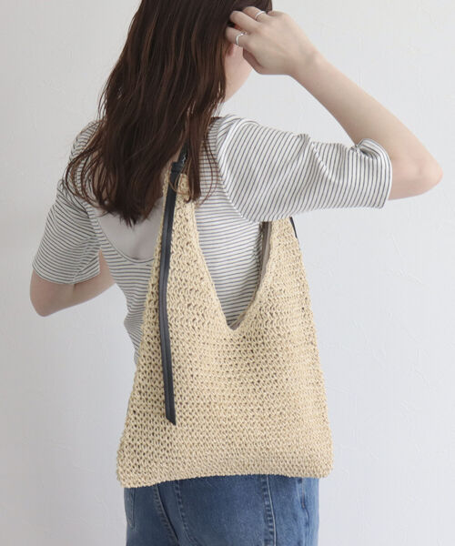 fredy emue（フレディエミュ）の「トライアングルペーパートートバッグ（トートバッグ・レディース・アイボリー/ベージュ・FREE）」の4枚目の写真