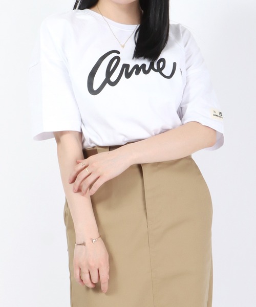Arnie Arnold Palmer(アーニーアーノルドパーマー)の「ARNIE ARNOLD PALMER(アーニーアーノルドパーマー)ブランドロゴプリントTシャツ レディース/プルオーバートップス(Tシャツ/カットソー・レディース・グレイッシュベージュ/ブラック/グリーン/ホワイト/ピンクベージュ・M/L)」の2枚目の写真