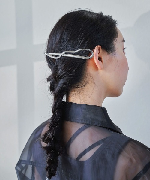 HARE（ハレ）の「ニュアンスデザインクリップ(HARE)（バレッタ/ヘアクリップ・レディース・シルバー・FREE）」の4枚目の写真