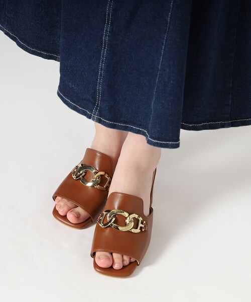 ESPERANZA(エスペランサ)の「◆チェーン付きブロックヒールミュールサンダル(サンダル・レディース・ブラック/キャメル・LL/M/S/L)」の8枚目の写真