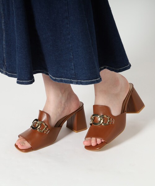 ESPERANZA(エスペランサ)の「◆チェーン付きブロックヒールミュールサンダル(サンダル・レディース・ブラック/キャメル・LL/M/S/L)」の7枚目の写真