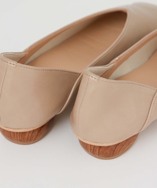 archives（アルシーヴ）の「アシメパンプス（パンプス・レディース・ブラック/グレイッシュベージュ・MEDIUM/LARGE）」の18枚目の写真