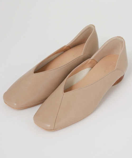 archives（アルシーヴ）の「アシメパンプス（パンプス・レディース・ブラック/グレイッシュベージュ・MEDIUM/LARGE）」の15枚目の写真