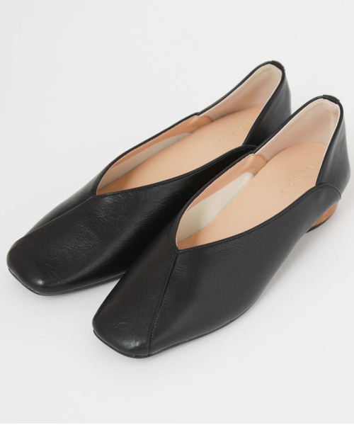 archives（アルシーヴ）の「アシメパンプス（パンプス・レディース・ブラック/グレイッシュベージュ・MEDIUM/LARGE）」の14枚目の写真