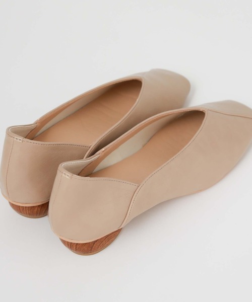 archives（アルシーヴ）の「アシメパンプス（パンプス・レディース・ブラック/グレイッシュベージュ・MEDIUM/LARGE）」の16枚目の写真