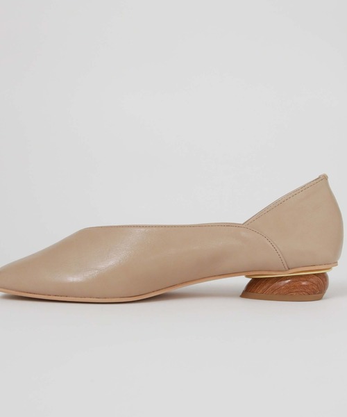 archives（アルシーヴ）の「アシメパンプス（パンプス・レディース・ブラック/グレイッシュベージュ・MEDIUM/LARGE）」の20枚目の写真