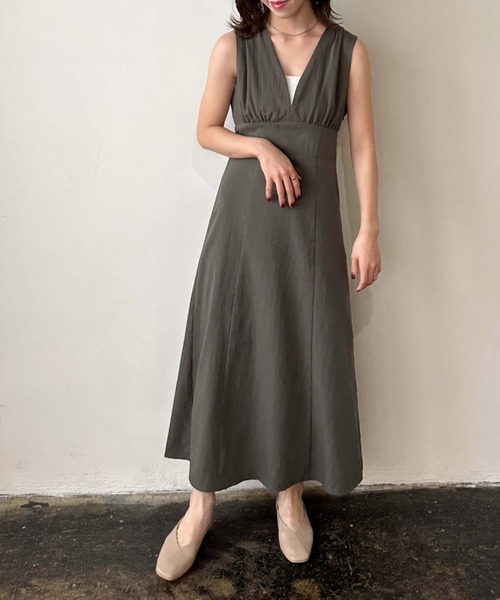 archives（アルシーヴ）の「アシメパンプス（パンプス・レディース・ブラック/グレイッシュベージュ・MEDIUM/LARGE）」の13枚目の写真