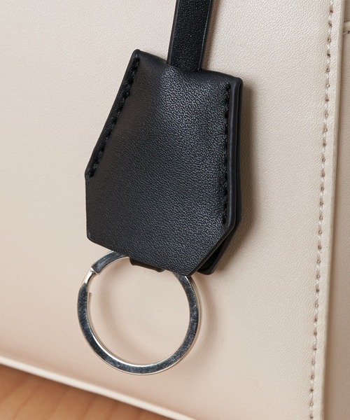 Chico（チコ）の「配色エンボスボストンバッグ（ボストンバッグ・レディース・アイボリー/グレイッシュベージュ/ブラック/ブラック系その他2/ピンク・FREE）」の18枚目の写真