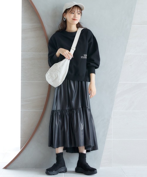 miclat（ミクラ）の「大きいサイズ　フェイクレザー調キャミワンピース　miclat（ワンピース・レディース・ブラウン/ブラック・L/LL/3L/4L/5L）」の20枚目の写真