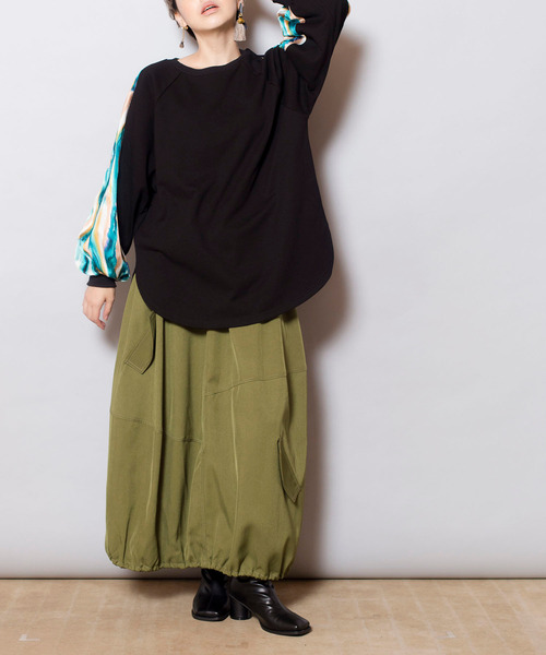 OSMOSIS（オズモーシス）の「【WEB限定アイテム】切替ｽﾘｰﾌﾞﾌﾟﾙｵｰﾊﾞｰ（Tシャツ/カットソー・レディース・ブラック/アイボリー・ONE SIZE）」の4枚目の写真