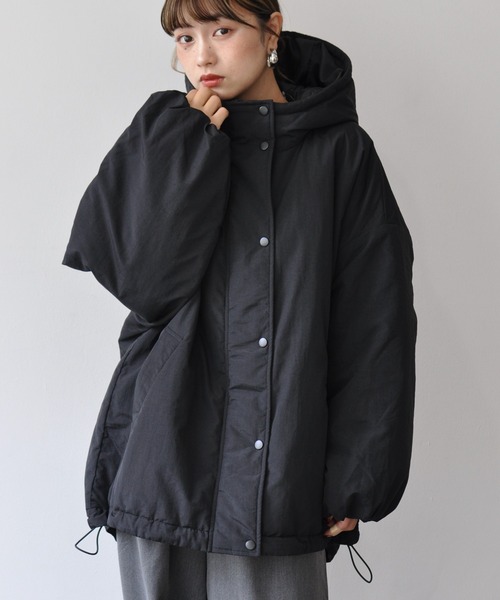 Meli rich(メリーリッチ)の「オーバーサイズ中綿ナイロンモンスターパーカー(ダウンジャケット/コート・レディース・ブラック/ベージュ/カーキ・MEDIUM)」の2枚目の写真