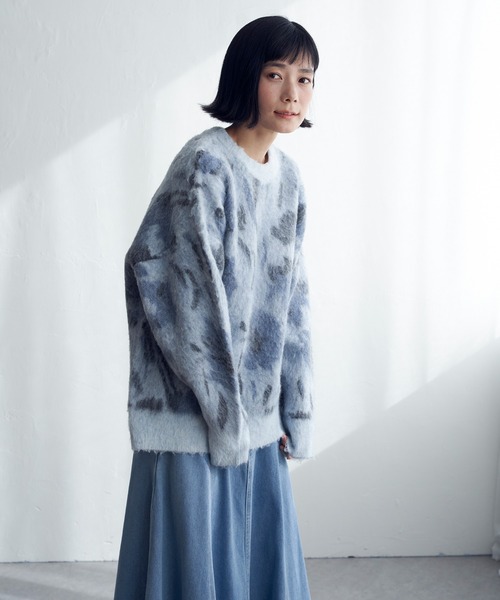 LBC（エルビーシー）の「フラワージャカードふんわりプルオーバー（ニット/セーター・レディース・ブルー/ベージュ・M）」の2枚目の写真