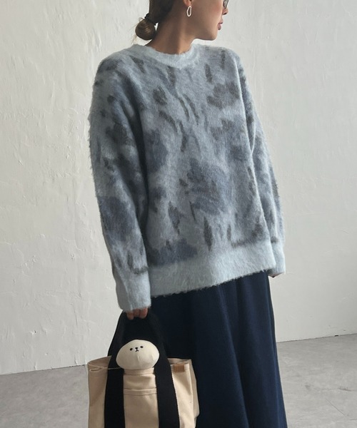 LBC（エルビーシー）の「フラワージャカードふんわりプルオーバー（ニット/セーター・レディース・ブルー/ベージュ・M）」の5枚目の写真