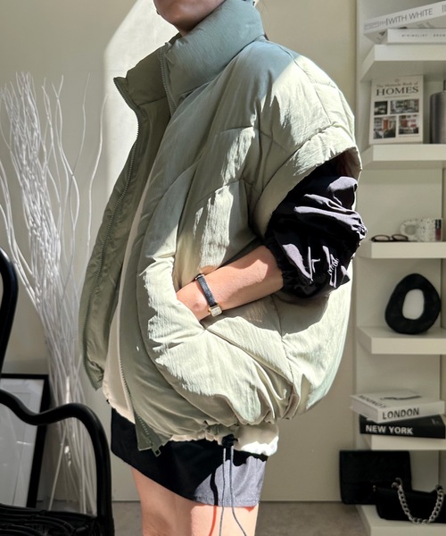 ULEULA（ウルア）の「オーバーショルダーエコダウンベスト（ダウンベスト・レディース・ブラック/カーキ/グレー・FREE）」の3枚目の写真