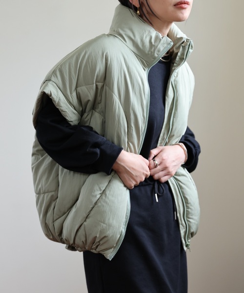 ULEULA（ウルア）の「オーバーショルダーエコダウンベスト（ダウンベスト・レディース・ブラック/カーキ/グレー・FREE）」の16枚目の写真