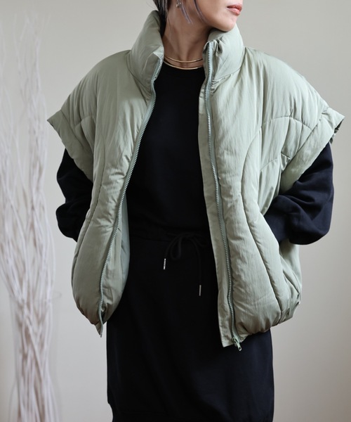 ULEULA（ウルア）の「オーバーショルダーエコダウンベスト（ダウンベスト・レディース・ブラック/カーキ/グレー・FREE）」の15枚目の写真