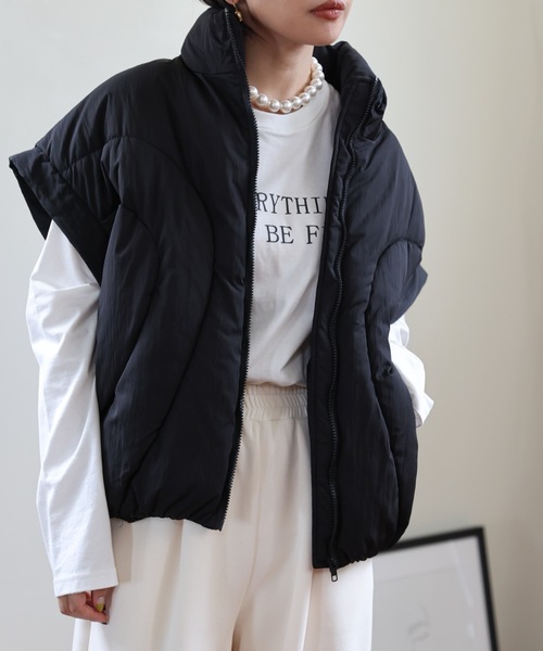 ULEULA（ウルア）の「オーバーショルダーエコダウンベスト（ダウンベスト・レディース・ブラック/カーキ/グレー・FREE）」の4枚目の写真