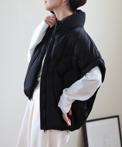 ULEULA（ウルア）の「オーバーショルダーエコダウンベスト（ダウンベスト・レディース・ブラック/カーキ/グレー・FREE）」の6枚目の写真