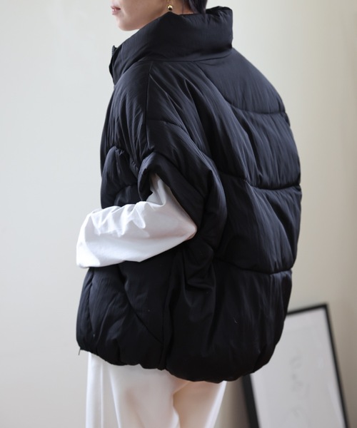 ULEULA（ウルア）の「オーバーショルダーエコダウンベスト（ダウンベスト・レディース・ブラック/カーキ/グレー・FREE）」の7枚目の写真