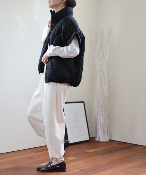 ULEULA（ウルア）の「オーバーショルダーエコダウンベスト（ダウンベスト・レディース・ブラック/カーキ/グレー・FREE）」の9枚目の写真