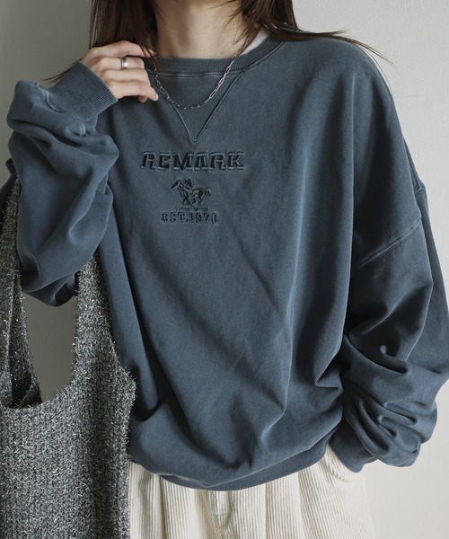 COURO（コウロ）の「ヴィンテージライク刺繍ピグメントスウェット（スウェット・レディース・ピンク/ブラック/ブルー/ネイビー/アイボリー/ブラック系1/ネイビー系3/ネイビー系1/ネイビー系2/ブラック系3/ピンク系/ネイビー系/ブラック系/ピンク系1/ブラック系2・L/M）」の9枚目の写真