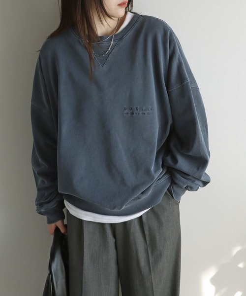 COURO（コウロ）の「ヴィンテージライク刺繍ピグメントスウェット（スウェット・レディース・ピンク/ブラック/ブルー/ネイビー/アイボリー/ブラック系1/ネイビー系3/ネイビー系1/ネイビー系2/ブラック系3/ピンク系/ネイビー系/ブラック系/ピンク系1/ブラック系2・L/M）」の12枚目の写真