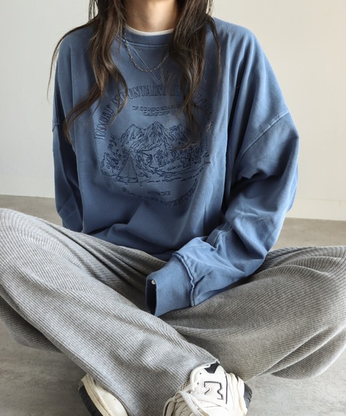 COURO（コウロ）の「ヴィンテージライク刺繍ピグメントスウェット（スウェット・レディース・ピンク/ブラック/ブルー/ネイビー/アイボリー/ブラック系1/ネイビー系3/ネイビー系1/ネイビー系2/ブラック系3/ピンク系/ネイビー系/ブラック系/ピンク系1/ブラック系2・L/M）」の8枚目の写真