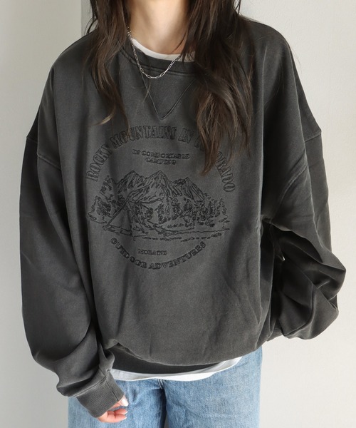 COURO（コウロ）の「ヴィンテージライク刺繍ピグメントスウェット（スウェット・レディース・ピンク/ブラック/ブルー/ネイビー/アイボリー/ブラック系1/ネイビー系3/ネイビー系1/ネイビー系2/ブラック系3/ピンク系/ネイビー系/ブラック系/ピンク系1/ブラック系2・L/M）」の16枚目の写真