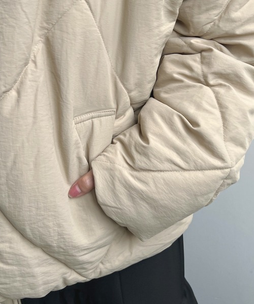 Futier land（フューティアランド）の「ビッグダイヤキルトフェイクダウン（ダウンジャケット/コート・レディース・ライトカーキ/ブラック/グレイッシュベージュ・MEDIUM）」の19枚目の写真