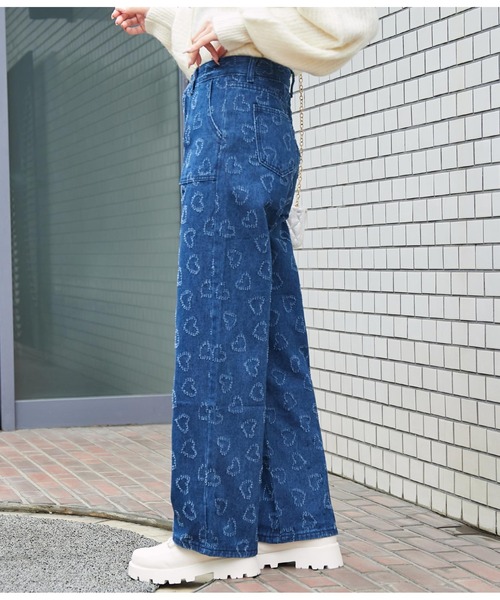 CHILLE（チル）の「ハート　デニムストレートパンツ（デニムパンツ・レディース・ブルー・M/S）」の3枚目の写真