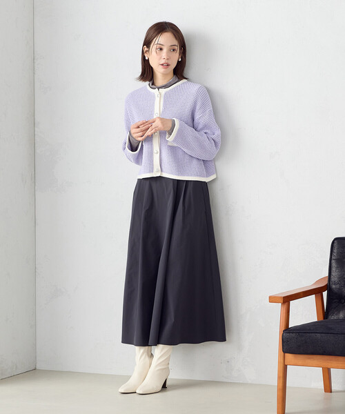 COMME CA ISM（コムサイズム）の「タックフレアー　タフタスカート（スカート・レディース・ネイビー/グレイッシュベージュ・MEDIUM/LARGE）」の3枚目の写真