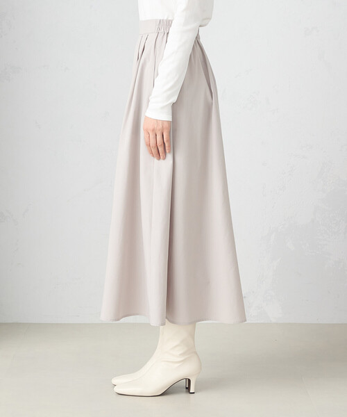 COMME CA ISM（コムサイズム）の「タックフレアー　タフタスカート（スカート・レディース・ネイビー/グレイッシュベージュ・MEDIUM/LARGE）」の8枚目の写真