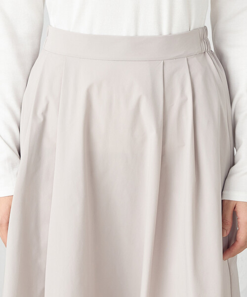 COMME CA ISM（コムサイズム）の「タックフレアー　タフタスカート（スカート・レディース・ネイビー/グレイッシュベージュ・MEDIUM/LARGE）」の10枚目の写真