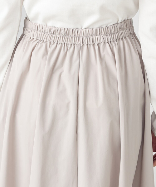 COMME CA ISM（コムサイズム）の「タックフレアー　タフタスカート（スカート・レディース・ネイビー/グレイッシュベージュ・MEDIUM/LARGE）」の11枚目の写真