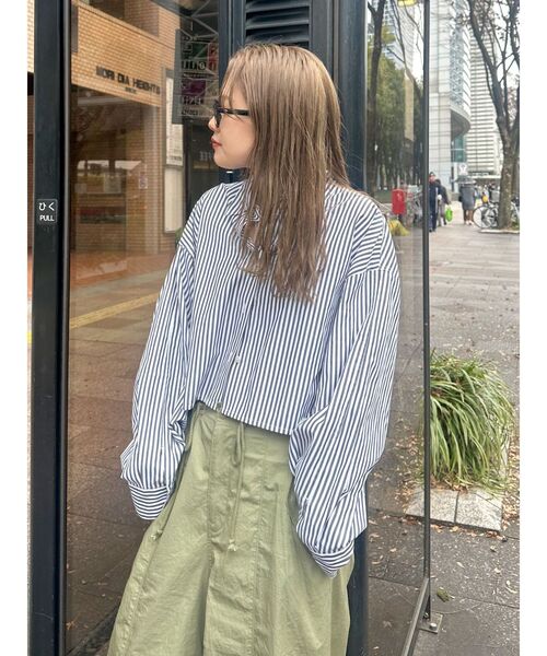 Ungrid(アングリッド)の「【WEB限定】スリーブボリュームショートストライプシャツ(シャツ/ブラウス・レディース・ピンク/ブラック/ブルー/グリーン・FREE)」の2枚目の写真