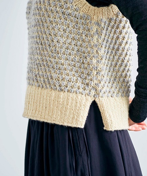 お値下げ！hau ハウ　ハンドニットベスト　nepal アイボリー×グレー 美品 HAU（ハウ）の「ハンドニットベストnepal（ベスト）」 - WEAR