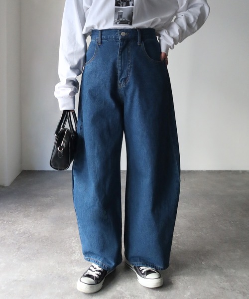 Riberry(リベリー)の「カーブデニムパンツ(デニムパンツ・レディース・ブルー/ライトブルー・MEDIUM)」の14枚目の写真