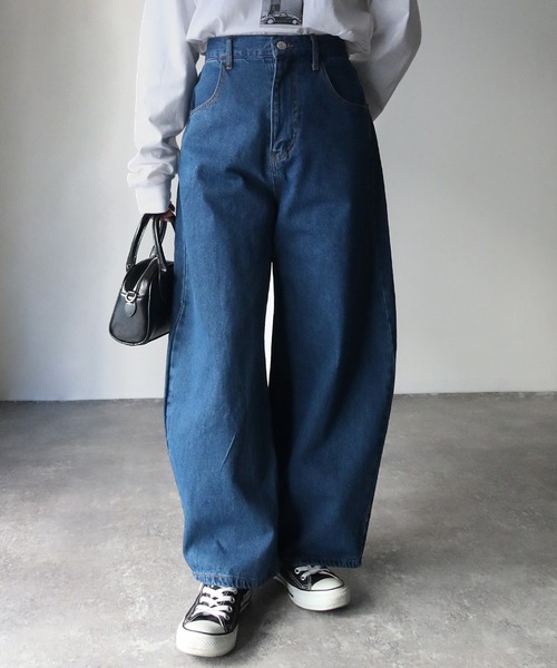 Riberry(リベリー)の「カーブデニムパンツ(デニムパンツ・レディース・ブルー/ライトブルー・MEDIUM)」の15枚目の写真