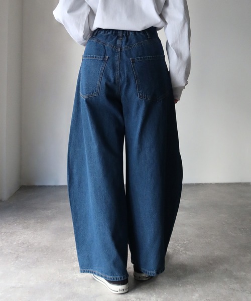 Riberry(リベリー)の「カーブデニムパンツ(デニムパンツ・レディース・ブルー/ライトブルー・MEDIUM)」の16枚目の写真