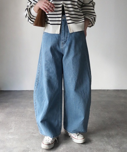 Riberry(リベリー)の「カーブデニムパンツ(デニムパンツ・レディース・ブルー/ライトブルー・MEDIUM)」の19枚目の写真