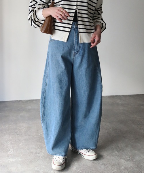 Riberry(リベリー)の「カーブデニムパンツ(デニムパンツ・レディース・ブルー/ライトブルー・MEDIUM)」の22枚目の写真