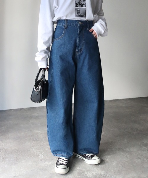 Riberry(リベリー)の「カーブデニムパンツ(デニムパンツ・レディース・ブルー/ライトブルー・MEDIUM)」の11枚目の写真