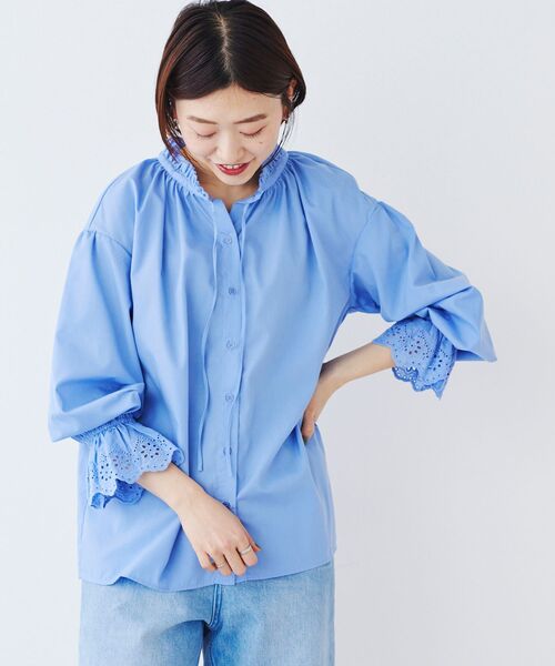 le.coeur blanc(ルクールブラン)の「カットワークフリルブラウス(シャツ/ブラウス・レディース・オフホワイト/ライトブルー/ブラック・38)」の3枚目の写真