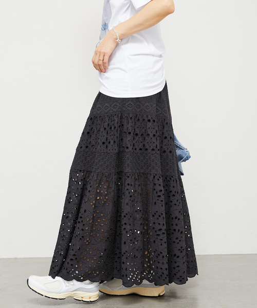 IENA(イエナ)の「《WEB限定/追加3》コットンレースティアードスカート(スカート・レディース・ホワイト/ブラック・36/38)」の16枚目の写真
