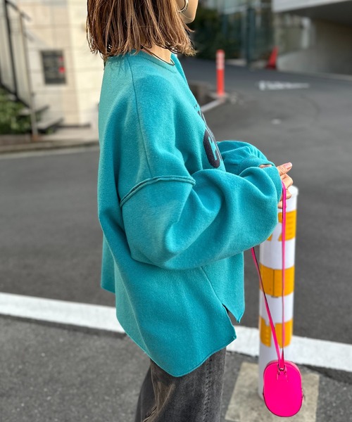 mi via loca（ミヴィアロカ）の「【2WAY】スウェットライク オーバーサイズ カモミールロゴ ジャガードニット（ニット/セーター・レディース・ブルーグリーン/ベージュ/アイボリー・FREE）」の9枚目の写真